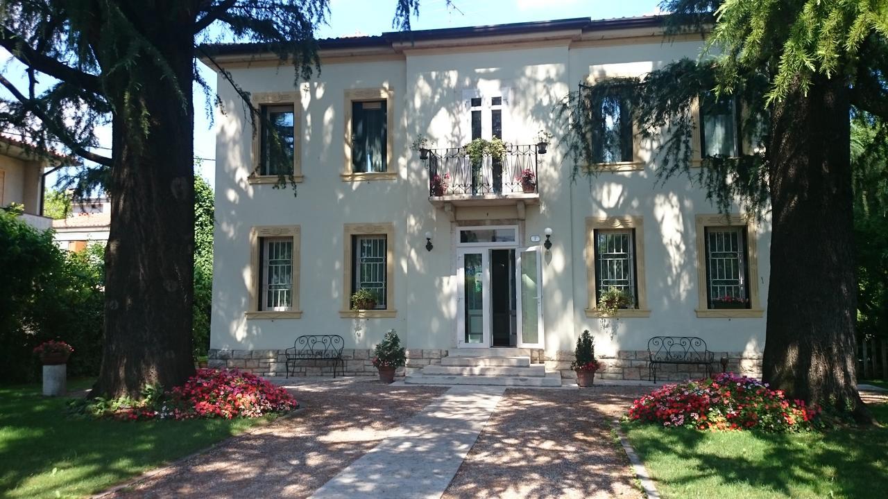 B&B Villa Dei Pini Domegliara ภายนอก รูปภาพ